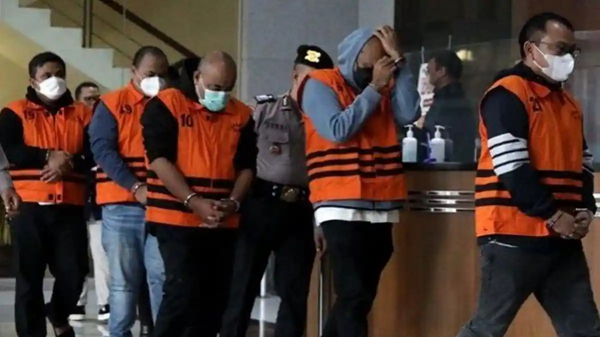 Perbedaan Kasus Korupsi di Riau vs Sumut, Gubernur Bobby Nasution Masih Belum Tersentuh Hukum